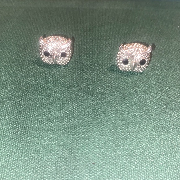 Silver tone owl earrings - Picture 1 of 6